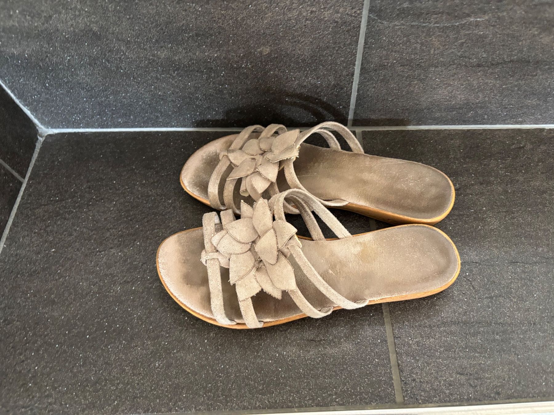 Damenschuhe: Pantolette beige 37 – Gebraucht aus Balsthal von Uroby