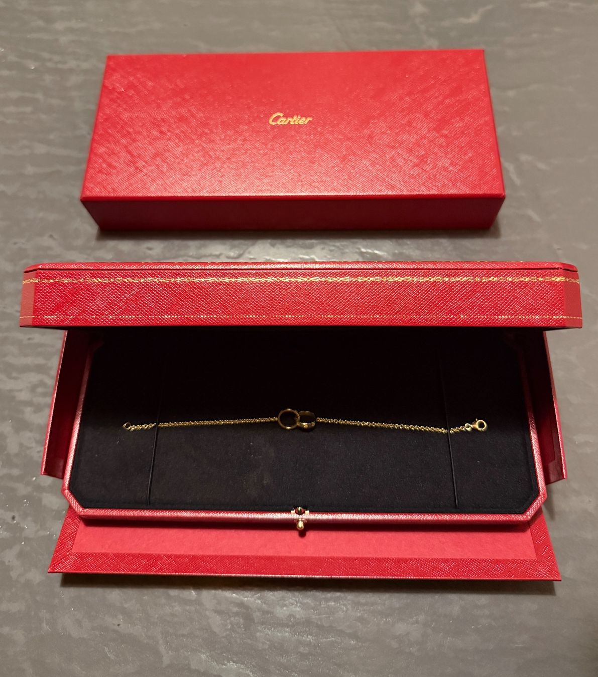 Cartier Bracelets: Cartier Love Armband an einer Kette – Neuf (Voir description) à Bettlach par Buraq_so