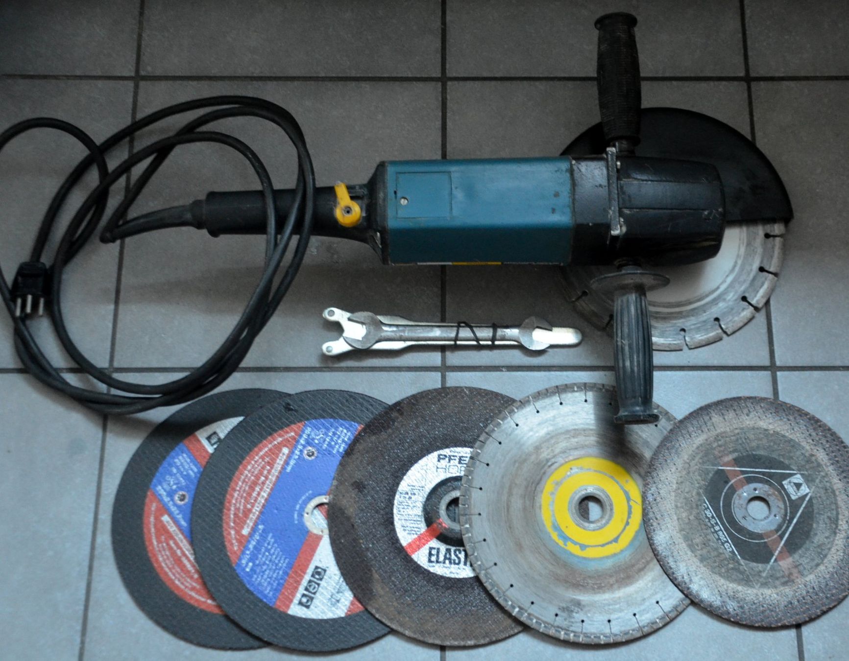 Tutti gli attrezzi: Winkelschleifer Casals Professional 1800W  meuleuse d'angle – Usato da Collonges venduto da arashee 1