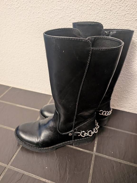 Scarpe per ragazze: Kinderstiefel Grösse 33  – Usato da Effretikon venduto da sar_x7yl