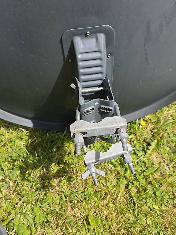 Parabola satellitare: Sat schüssel mit 2x smart quattro lnb – Usato da Horw venduto da thomsti