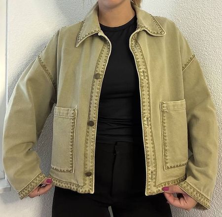 Zara Jacke mit dekorativen Nähten