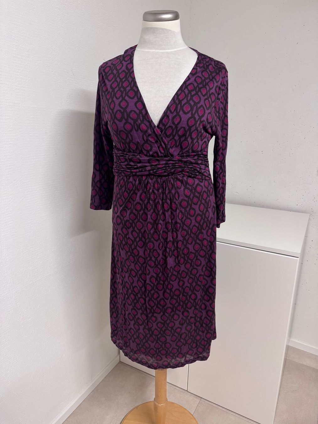 Vestiti: Komfortables violette Kleid von Boden mit auffälligem Muster – Usato da Zürich venduto da van_5xbk 1