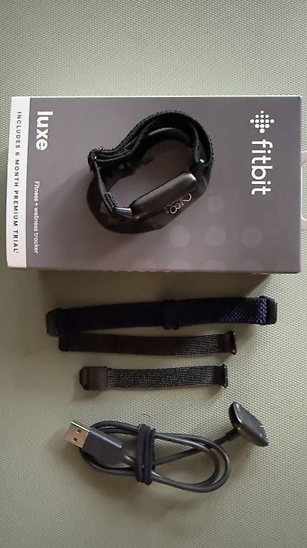 Smartwatch: Fitbit Luxe mit 3 Armbändern – Usato da Zürich venduto da sab_bl7c 4