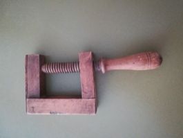 Kleine Holzschraubzwinge 13 x 11 cm
