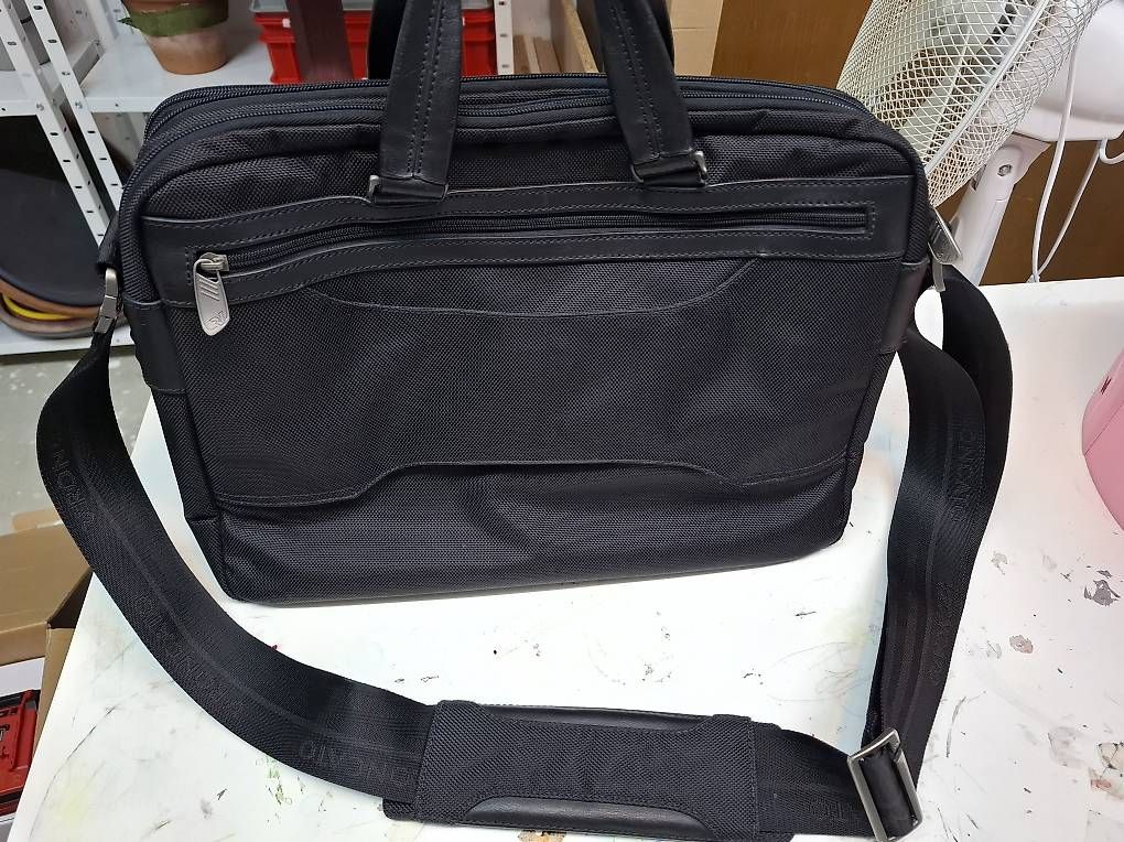 Borse: Laptop Tasche – Usato da Kirchberg BE venduto da Scur3