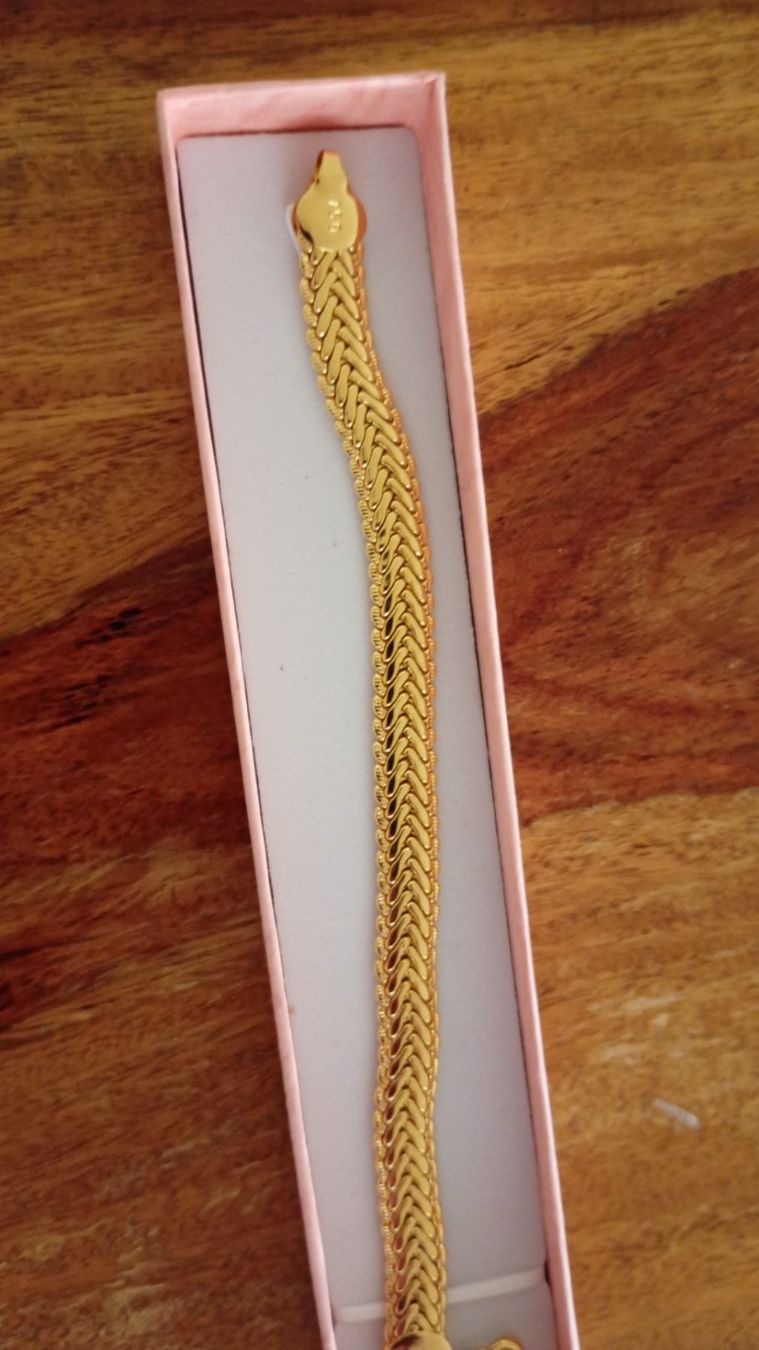Bracelets: Vergoldete Armband mit 18 Karat – Neuf avec emballage d'origine à St.Gallen par Viki3 3