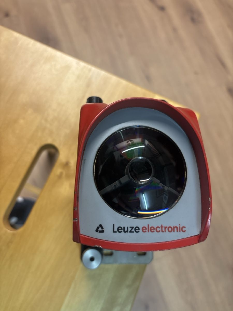 Composants électroniques: Sensore Leuze Electronic AMS 200, – D'occasion à basel par Swiss._.1978 1