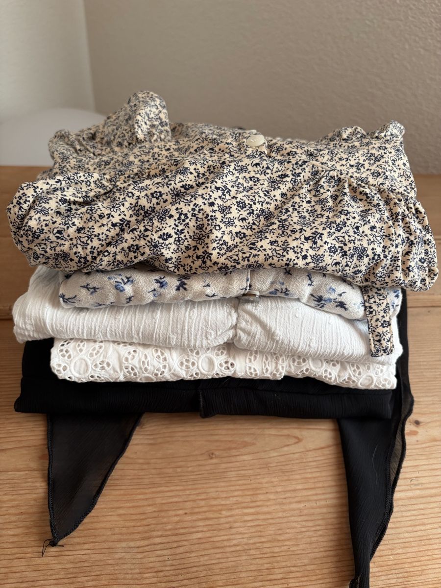 Kleiderpakete: Kleiderpaket Blusen/Blusentops – Gebraucht aus Rüderswil von dariasophialuisa
