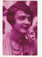 Alte Ansichtskarte Fotocolere Dame mit Rose gelaufen