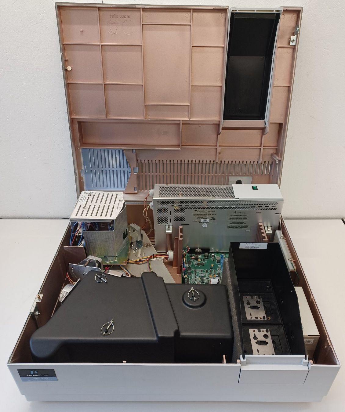 Accessori da laboratorio: Perkin Elmer Lambda 35 UV/Vis Spectrophotometer – Difettoso da Niederdorf venduto da LeptonAG_Labor 5