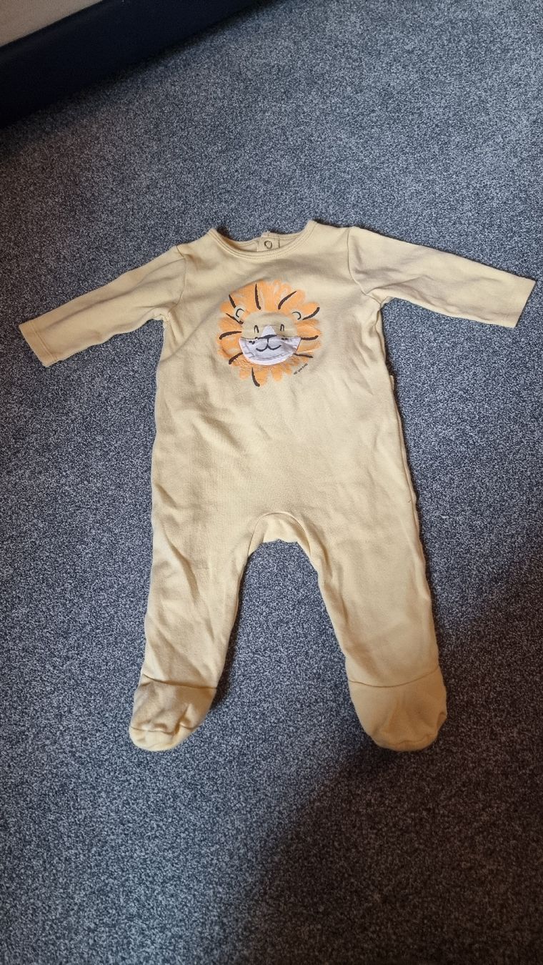 Pyjamas & Ähnliches: Pyjama lion 6 mois  – Gebraucht aus Les Breuleux von Mily1991