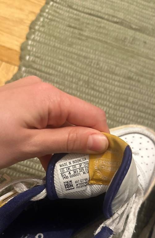 Herrenschuhe: Baskets Adidas jaune & violet  Taille 36,5 – Gebraucht aus Lausanne von mar_7x9x 1
