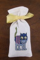 Lavendel-Säckli mit Katze, handgestickt
