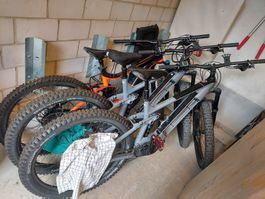 2 E-bikes TREK PowerFly LT 7 (M+S) + 1 GIANT Reign SX 2017 M