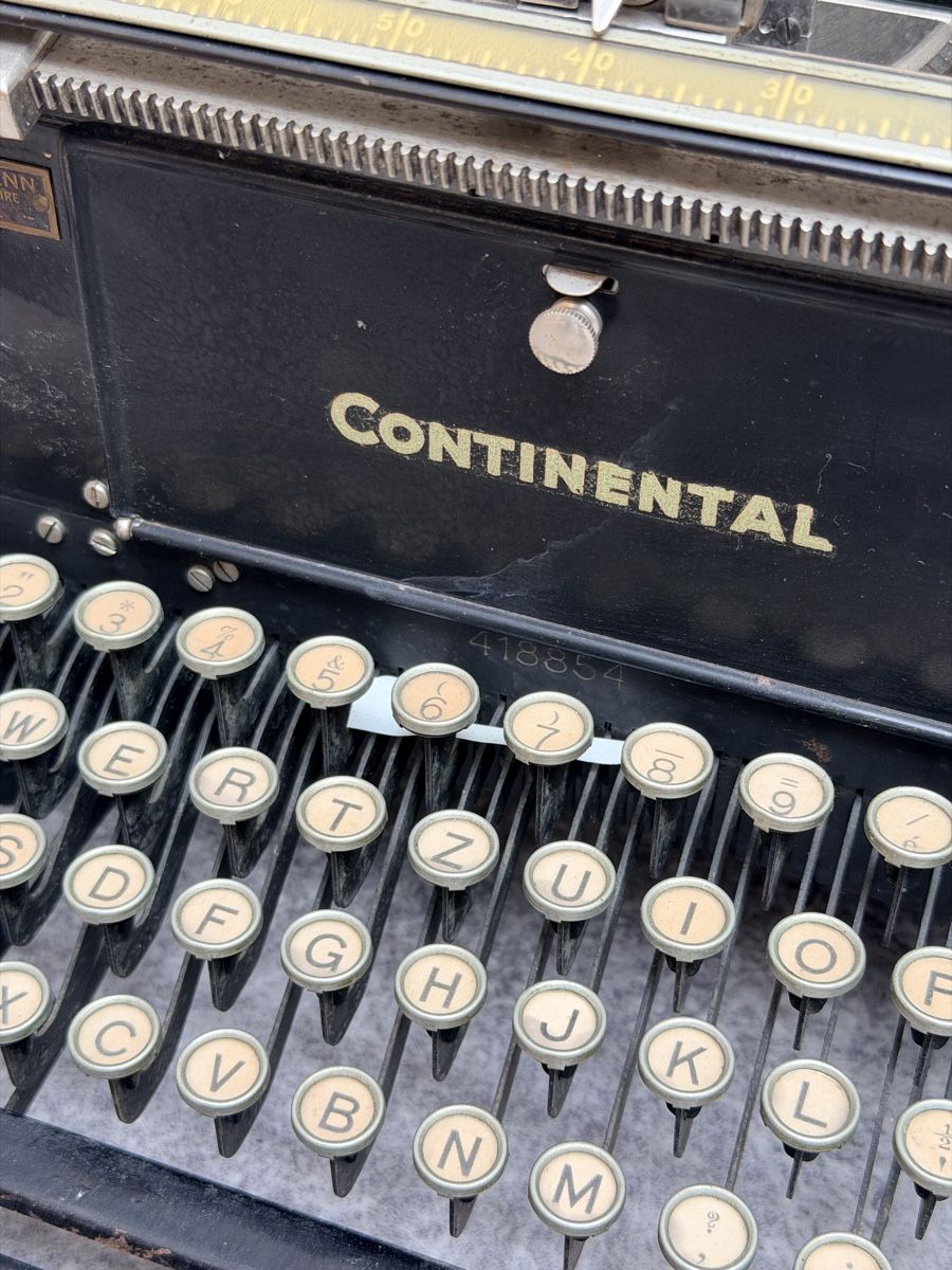 Continental Macchine da scrivere: Machine à écrire de bureau Continental – Usato da Bulle venduto da ABELiAM 1