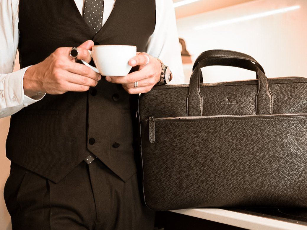 Koffer & Taschen: Laptoptasche aus echtem Leder, schwarz – Neu und originalverpackt aus Bözberg von sojana
