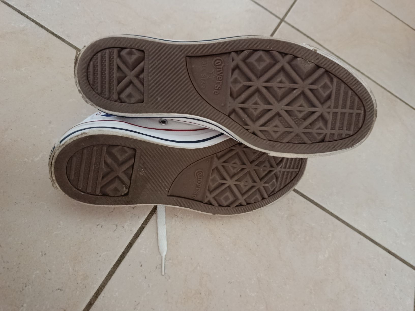 Scarpe da donna: Converse montantes blanches t.39 – Usato da Eysins venduto da Solee 1