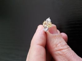 Luxuriöse Ring Fancy Yellow Diamant GIA