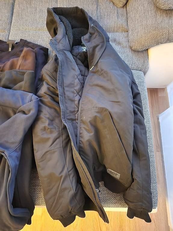 Pullover & Sweatshirts: Pullover und Jacke – Gebraucht aus St. Gallen von wri_m9b2 3