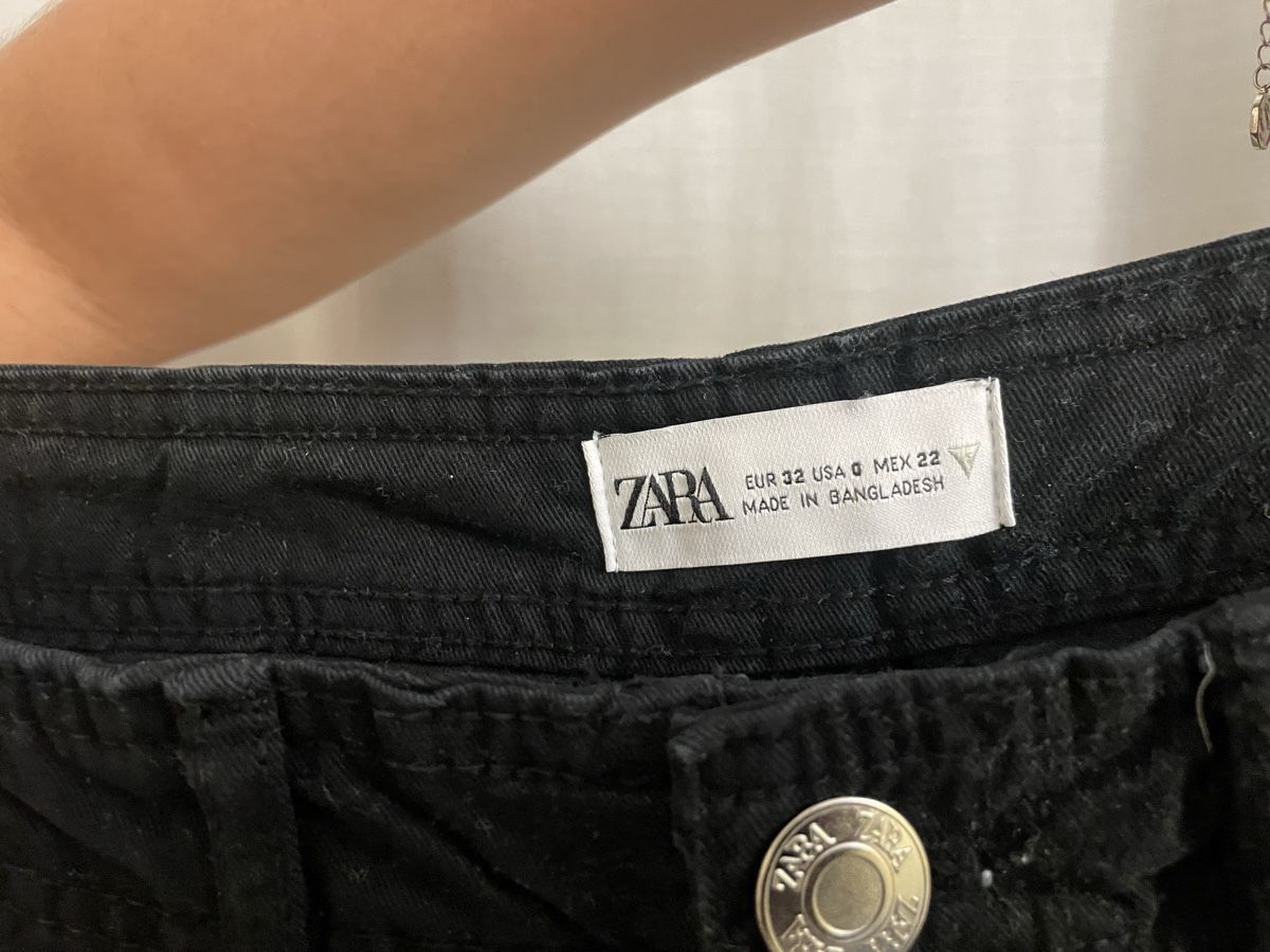 Zara Jeans: Schwarze Jeans Cargo ZARA 32 – Nuovo (secondo la descrizione) da Stäfa venduto da Phphch 1