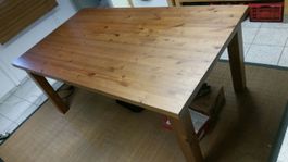 Schöner Holztisch  Massivholz