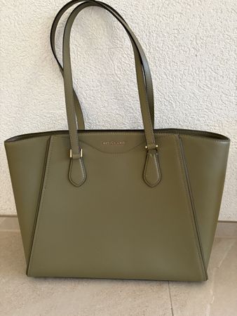 Shopper Michael Kors