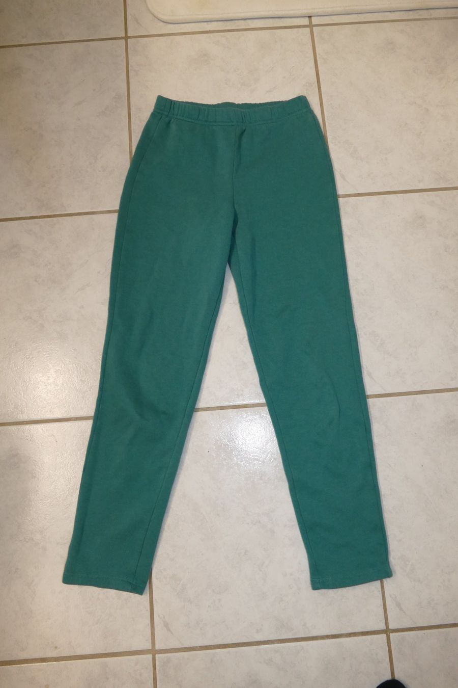 Decathlon Pantaloni: Decathlon: Trainerhose Gr. 140 – Usato da Niederhasli venduto da Flash32