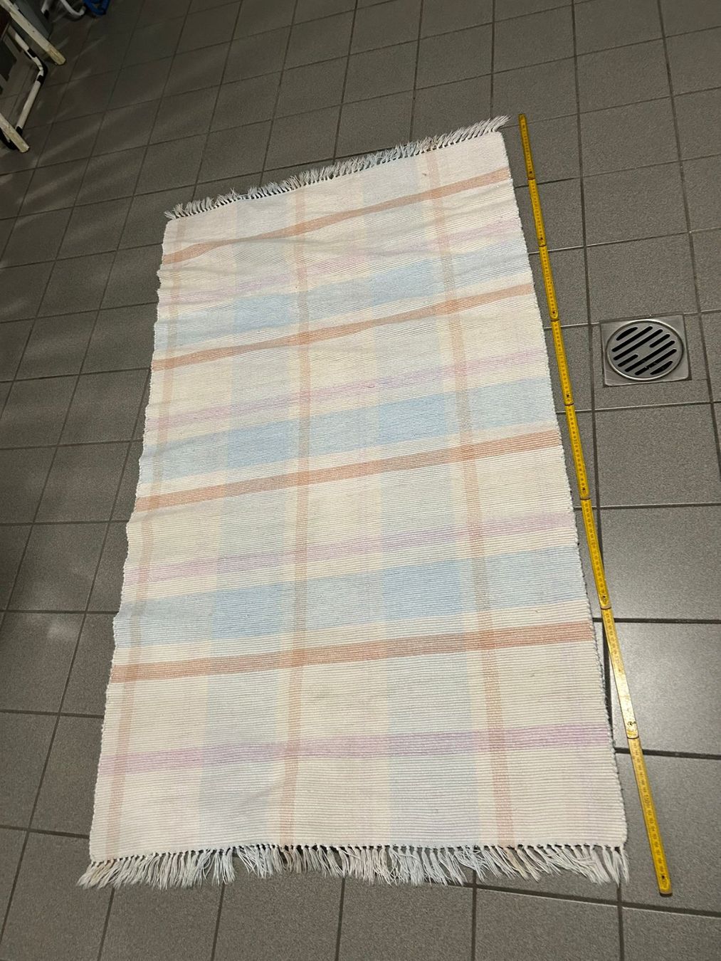 Tappeti: Grande tappeto pezzotto – Usato da Melano venduto da H-Sara 2