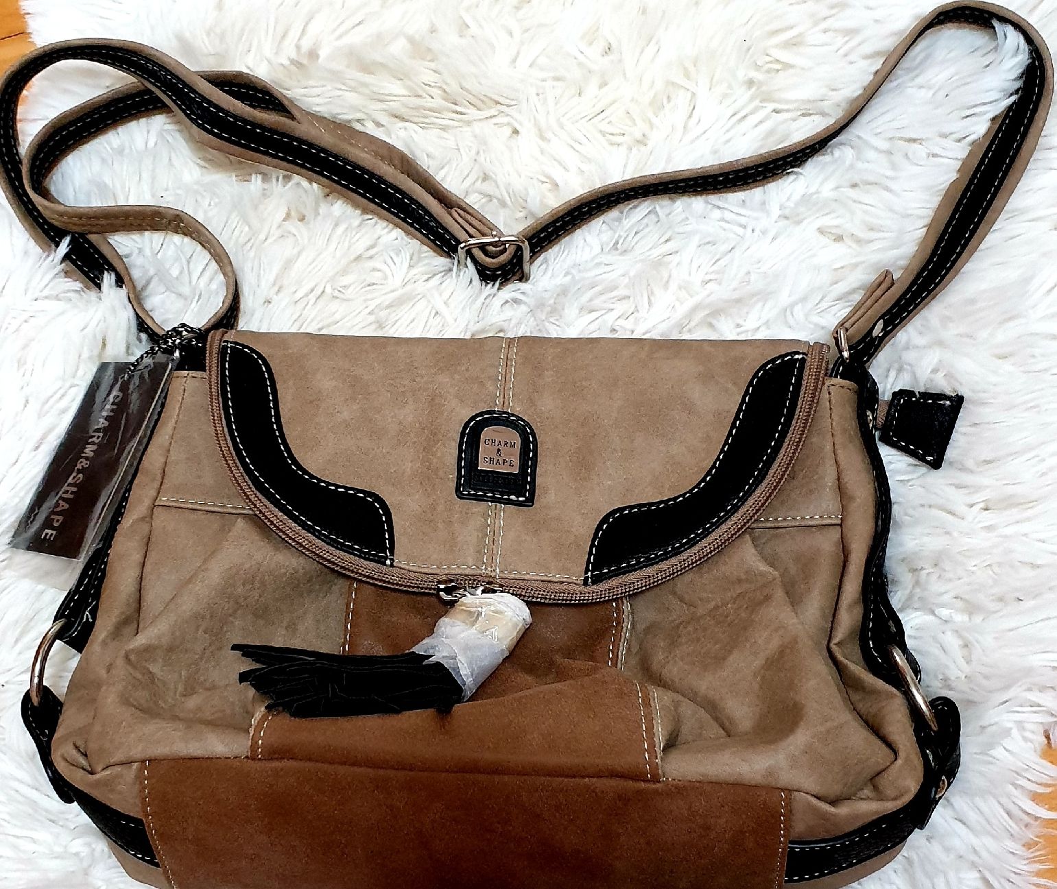 Borse da donna: Charm & Shape Damen Tasche braun/schwarz – Nuovo e nell'imballaggio originale da Thun venduto da Vinkaa