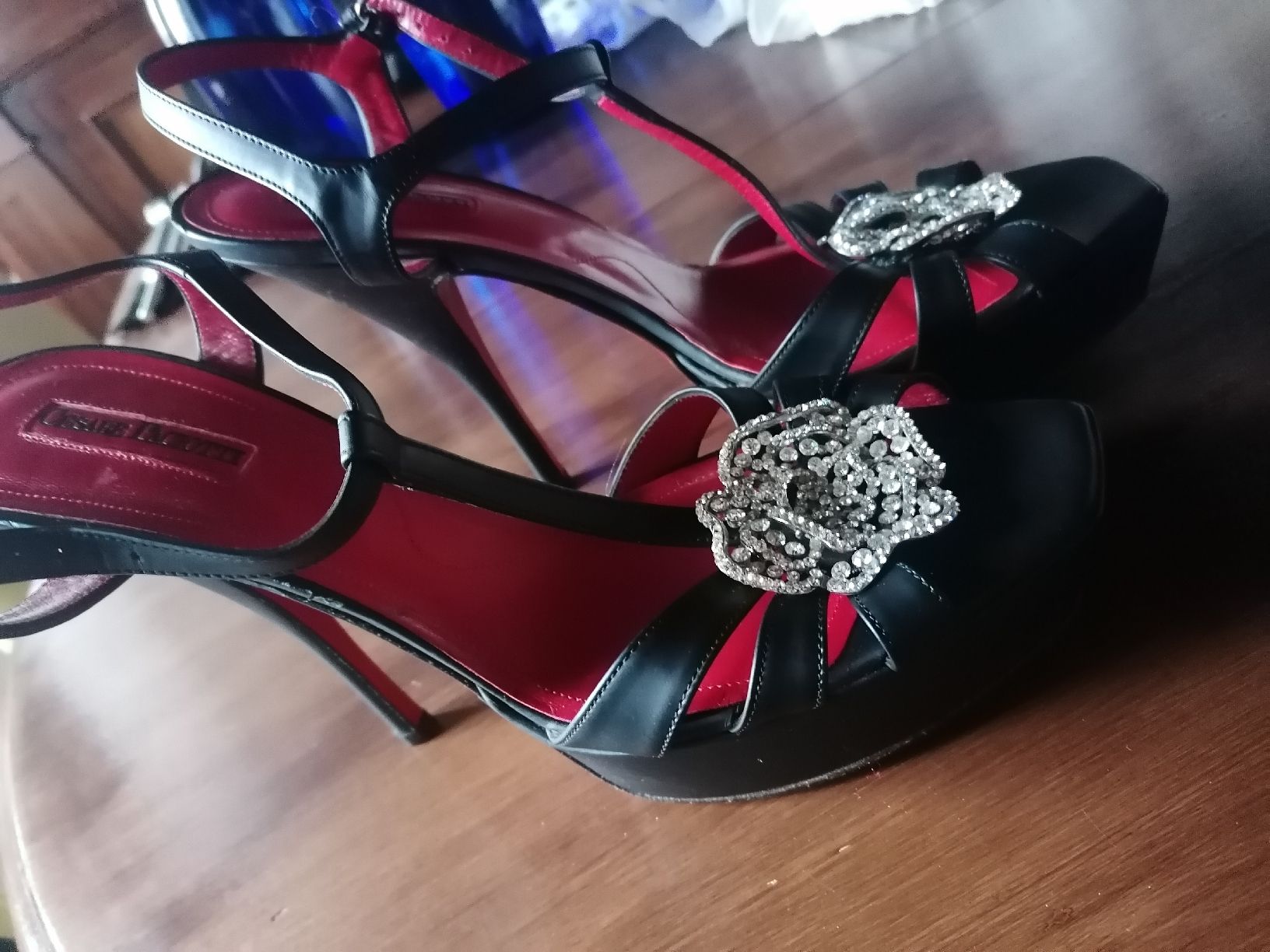 Scarpe da donna: Cesare Paciotti High Heels Gr. 41 schwarz Strass – Usato da Bedigliora venduto da Dolcezza0