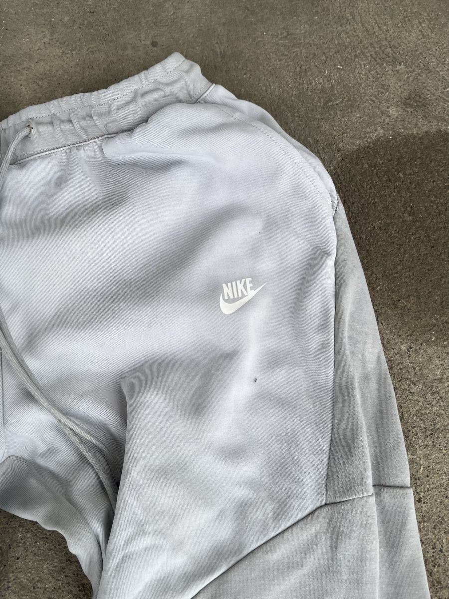 Nike Pantaloni: Nike Tech Fleece Joggers Grey – Usato da Bern venduto da Nelbla 1