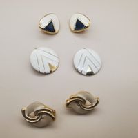 Lot de 3 boucles d'oreilles à clip graphiques et dorées 80's