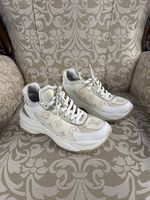 Original Louis Vuitton sneakers 