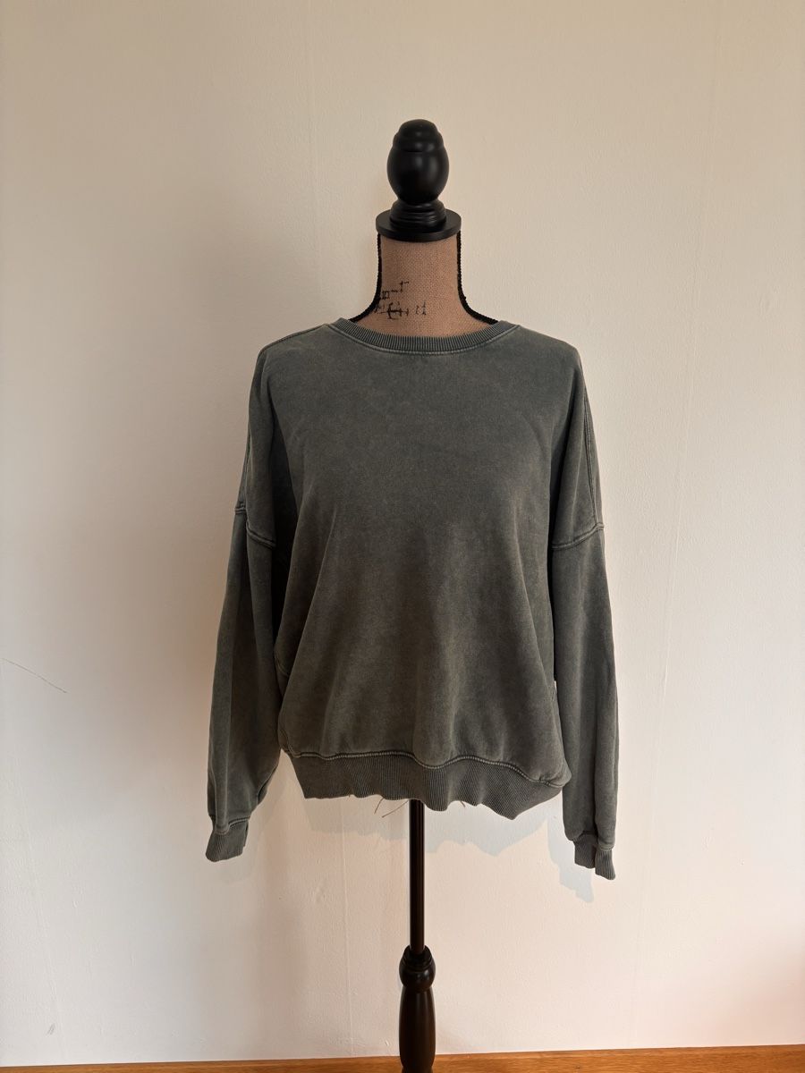 Pullover & Sweatshirts: Lässiger Herbst-Pullover in Olivgrün, Grösse S (oversized) – Gebraucht aus Fraubrunnen von Sxhiina01 1