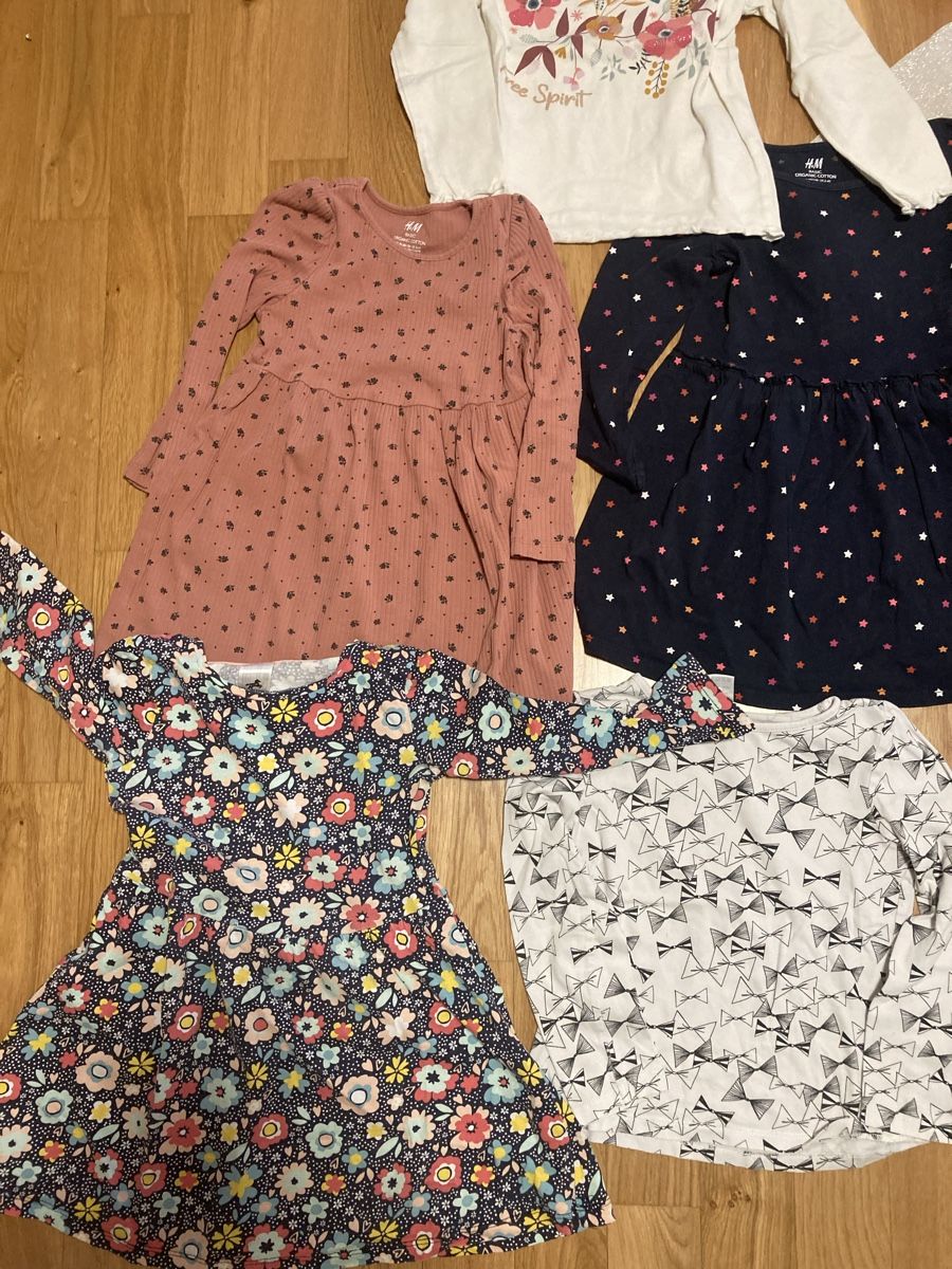Lotti & Set di vestiti: Mädchen Kleiderpaket Gr 98/104 – Usato da Staad SG venduto da gab_7dr9 3