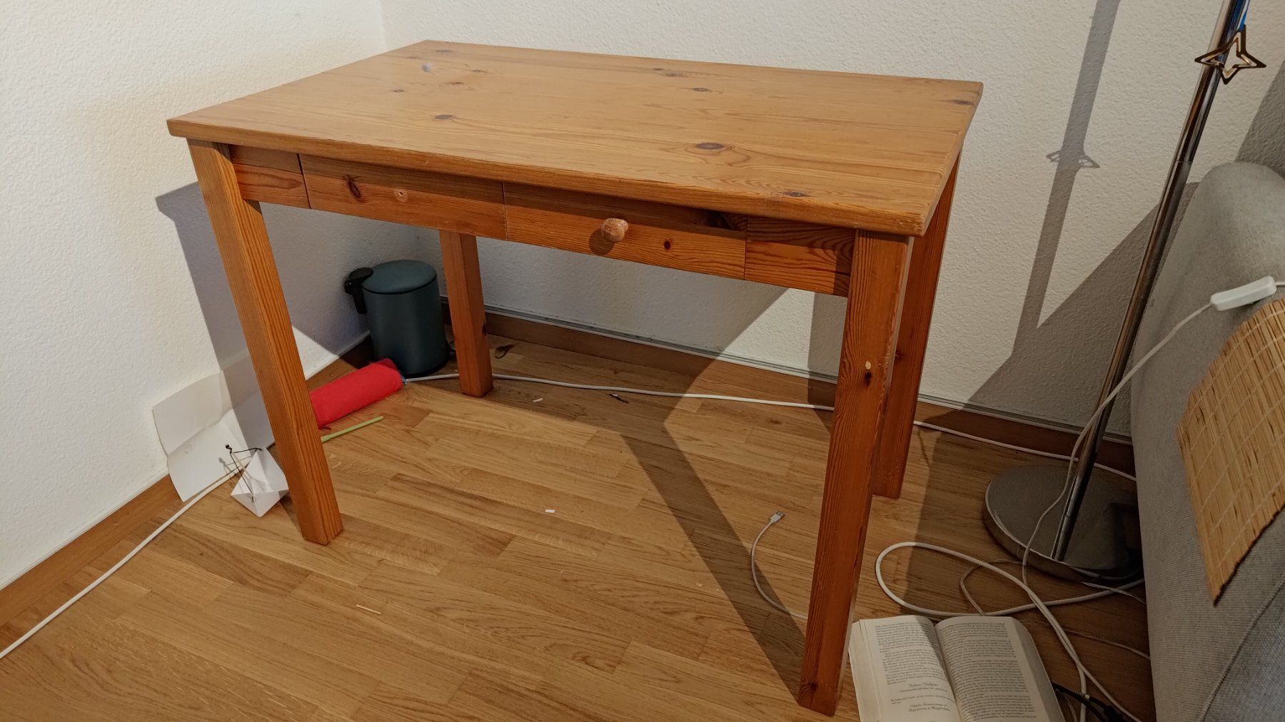 Scrivanie: Schreibtisch aus Holz – Usato da Richterswil venduto da chabwino13