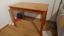 Schreibtisch aus Holz