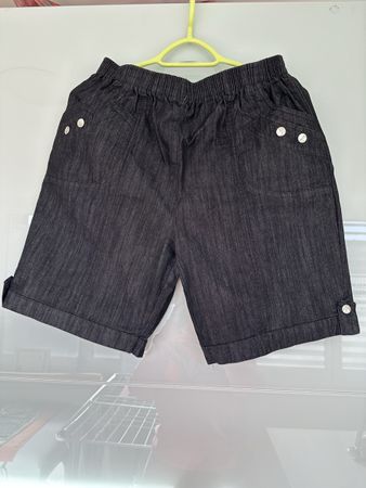 Short neuf denim noir XL avec boutons - look d'été décontrac