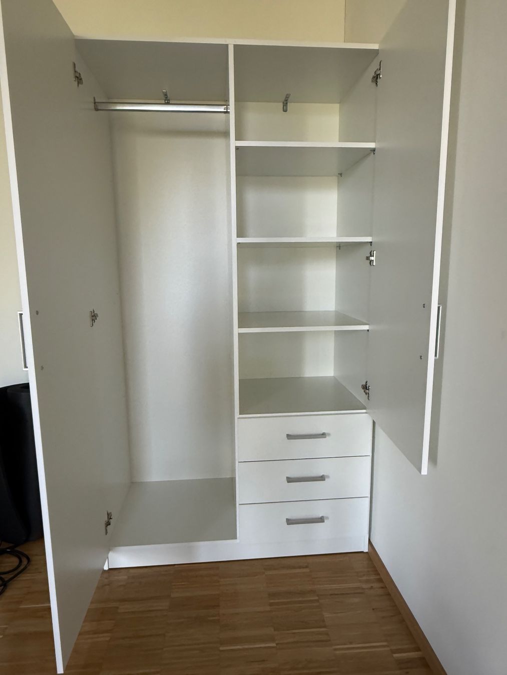 Ikea Armadi: Kleiderschrank weiss – Usato da Zürich venduto da fab_k6zw 1