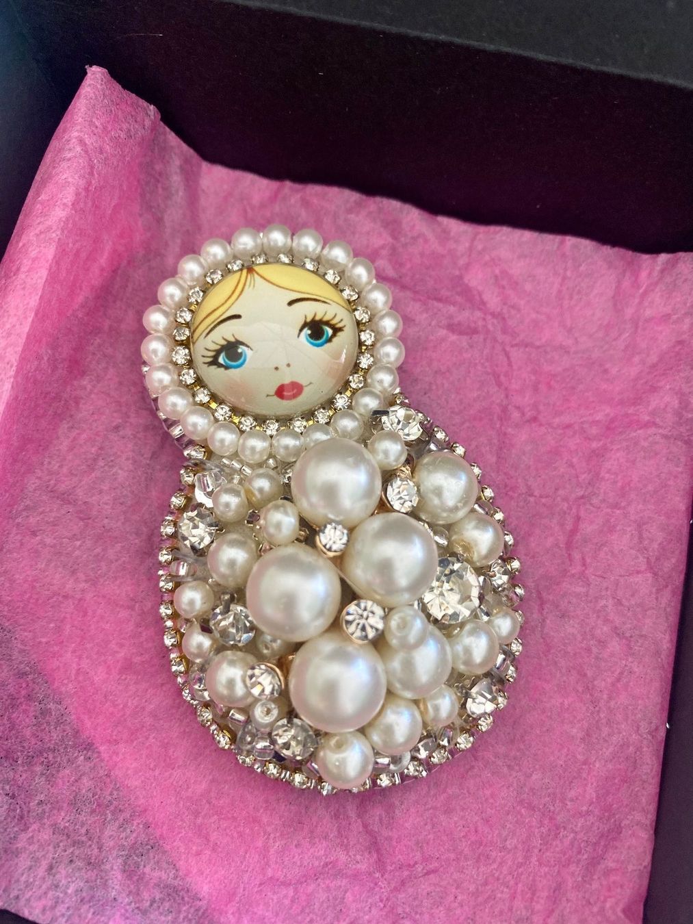 Swarovski Broschen & Nadeln: Brosche Matroschka 🪆 – Neu und originalverpackt aus Zürich von NNK28