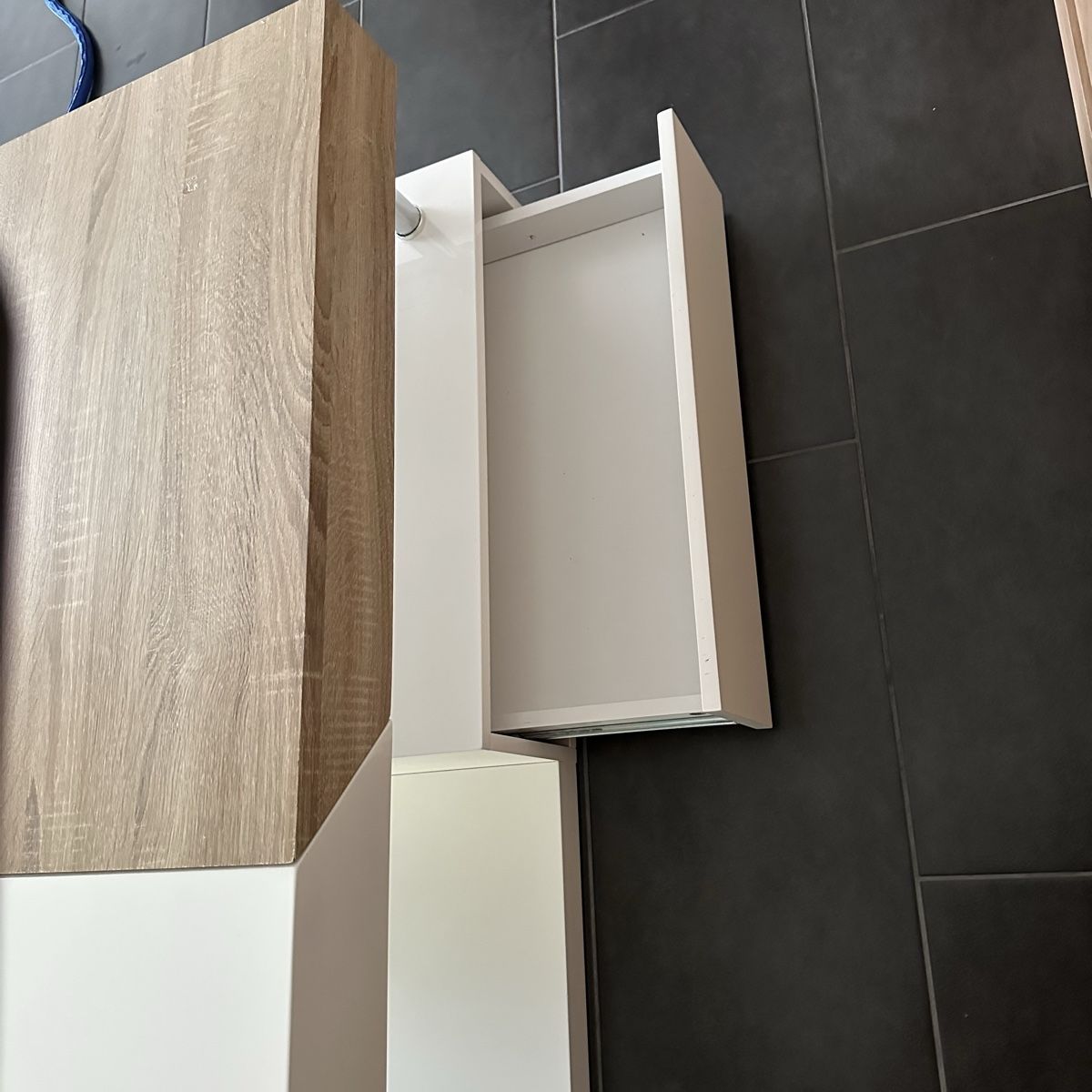 Tische: Moderner Couchtisch mit Schublade, Holz/Weiss! – Gebraucht aus Domat/Ems von gego26