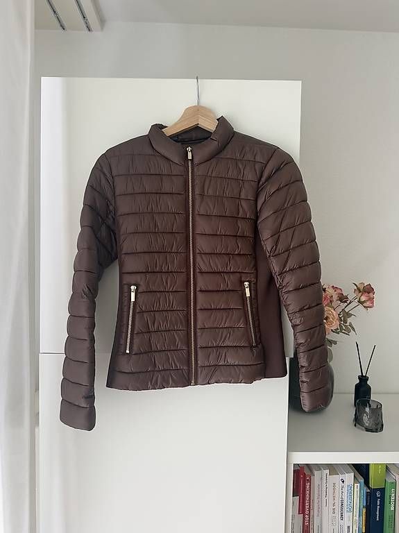 Vestes: Übergangsjacke von Mango Grösse XS – Neuf avec emballage d'origine à Steffisburg par mde_sf5x