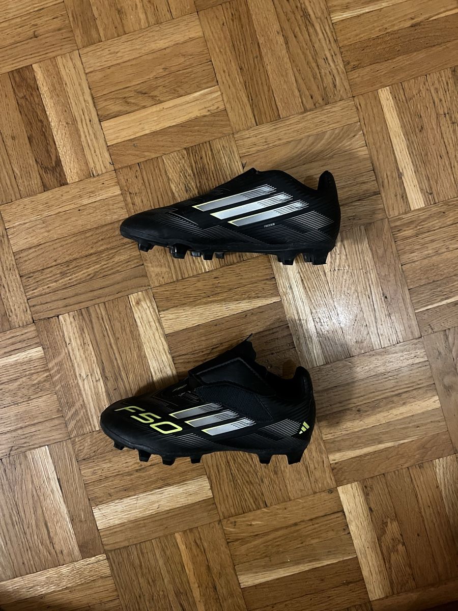 Adidas Schuhe für Jungen: Fussball-Nockenschuhe Gr. 29 – Neu (gemäss Beschreibung) aus Zürich von saramazim