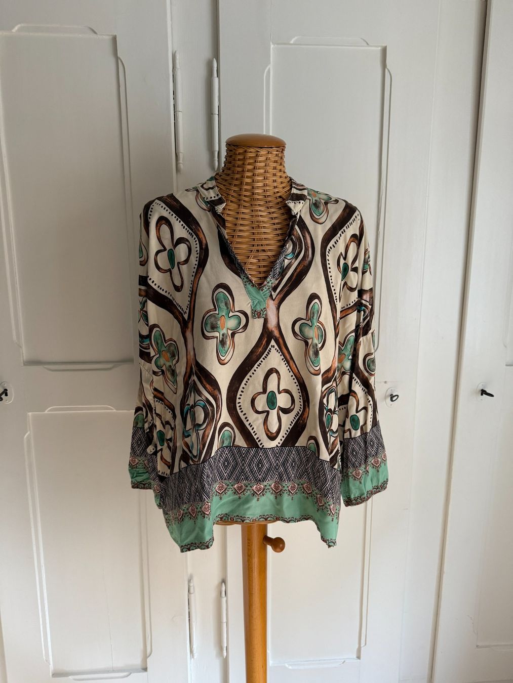 Blusen: MONDAY AFTERNOON - Bluse bunt gemustert M – Gebraucht aus Zürich von Diazaio