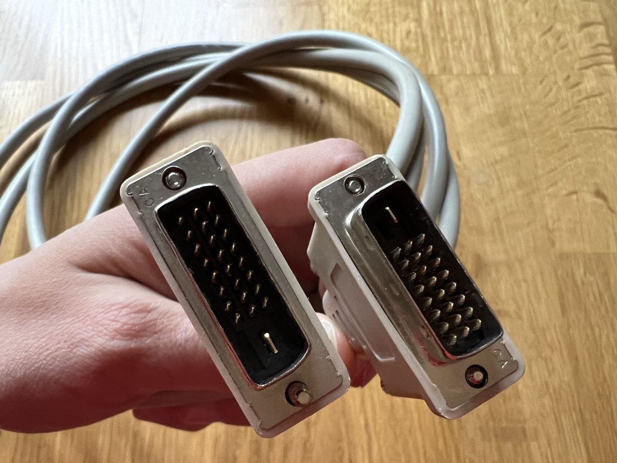 Cavi: VGA - VGA Kabel 3.0m – Usato da Basel venduto da clembou 1
