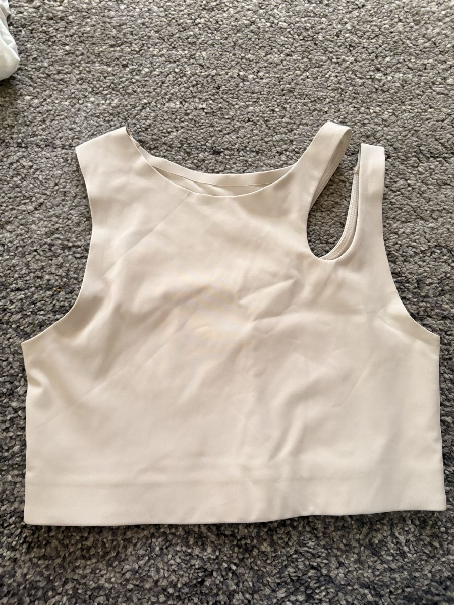 Lotti & Set di vestiti: Lots de 5 hauts fille – Usato da Farvagny-le-Grand venduto da Nayanis 1