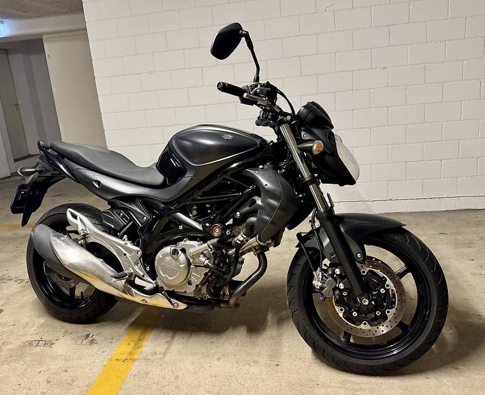 Suzuki Strada: Suzuki SFV650A Gladius ABS MFK – Usato da Lenzburg venduto da DebiM 2