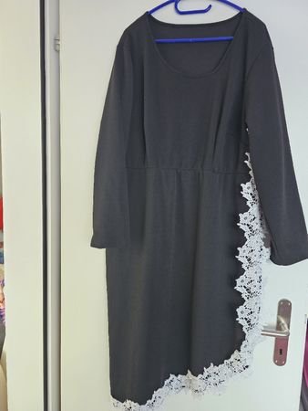 Kleid langarm und mit weissen Spitzen Gr. 4XL