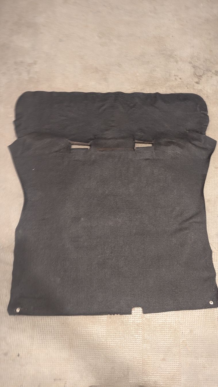 VW Tutti pezzi di ricambio auto: VW GOLF 2 GTI tapis de coffre  – Usato da Gland venduto da nue_slk7